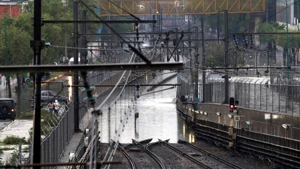 Edomex cubrirá con camiones tramo interrumpido de la Línea A