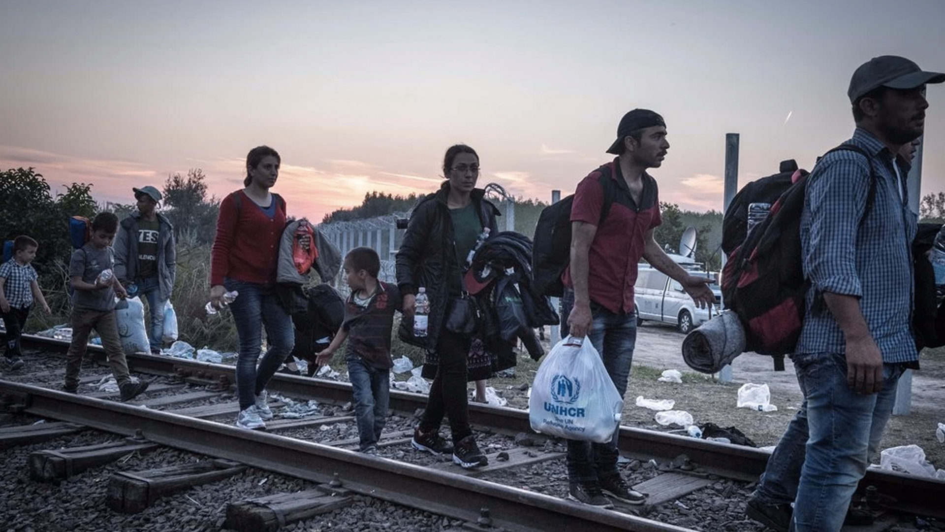 Hungría aprueba ley antimigrante - migrantes-hungaros