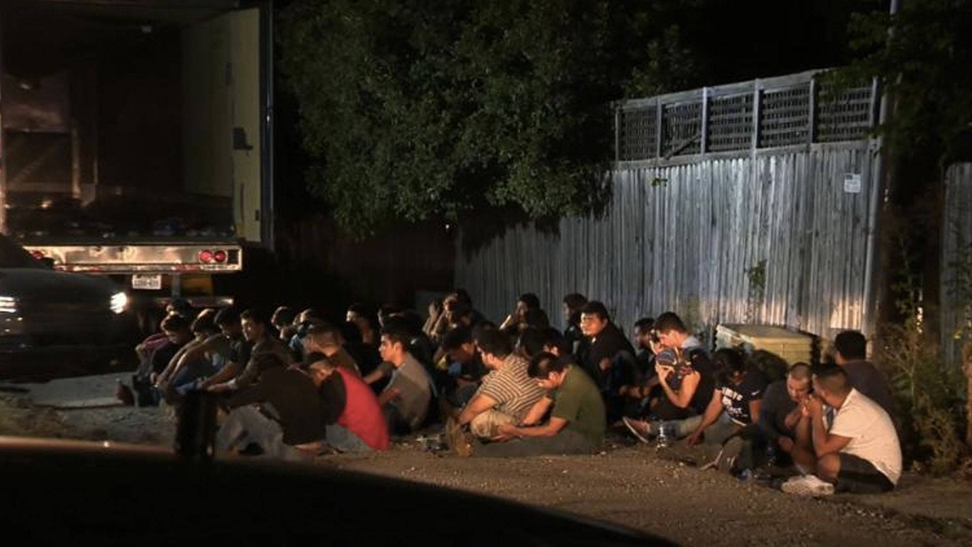 Hombre compra pizzas para migrantes detenidos por la Patrulla Fronteriza
