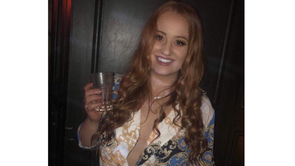 Mujer rastrea a su novio con su celular y lo sorprende siéndole infiel