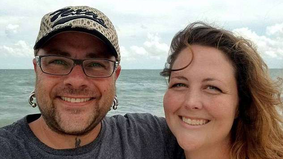 Hombre casi muere por mordedura de serpiente decapitada