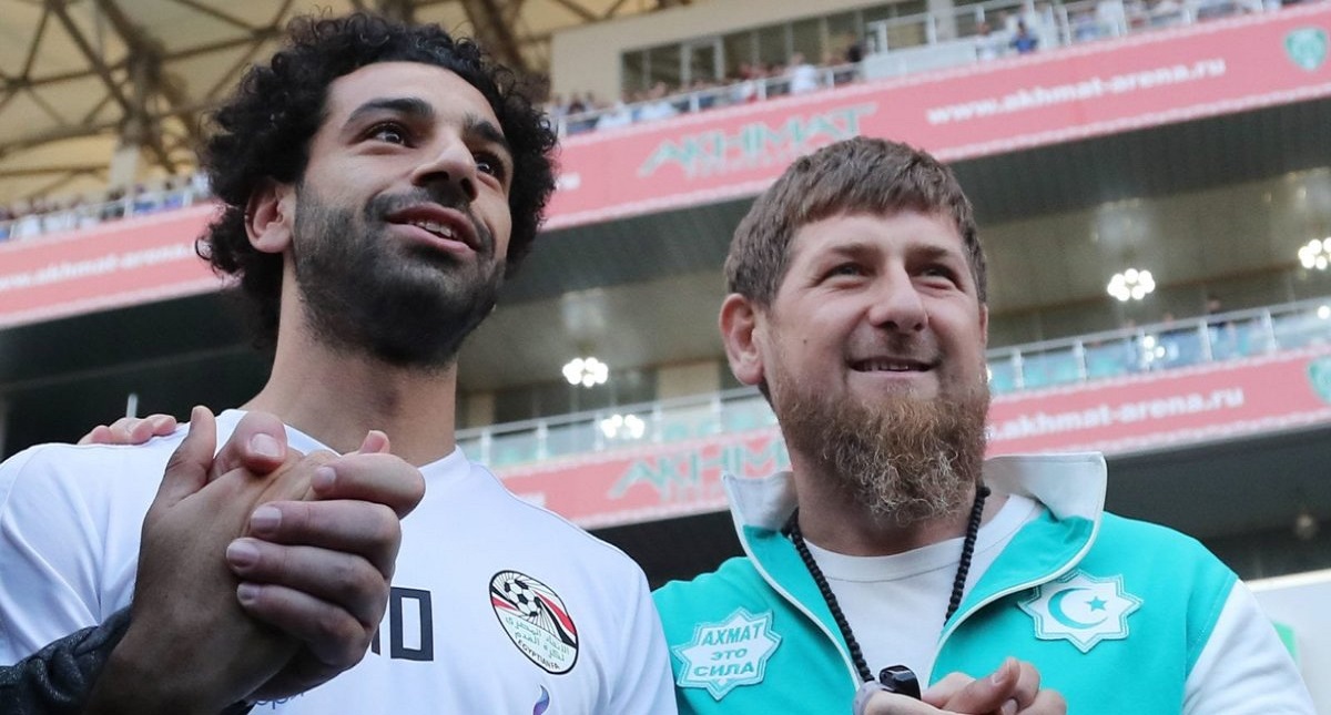 Mohamed Salah causa revuelo por reunión con líder checheno