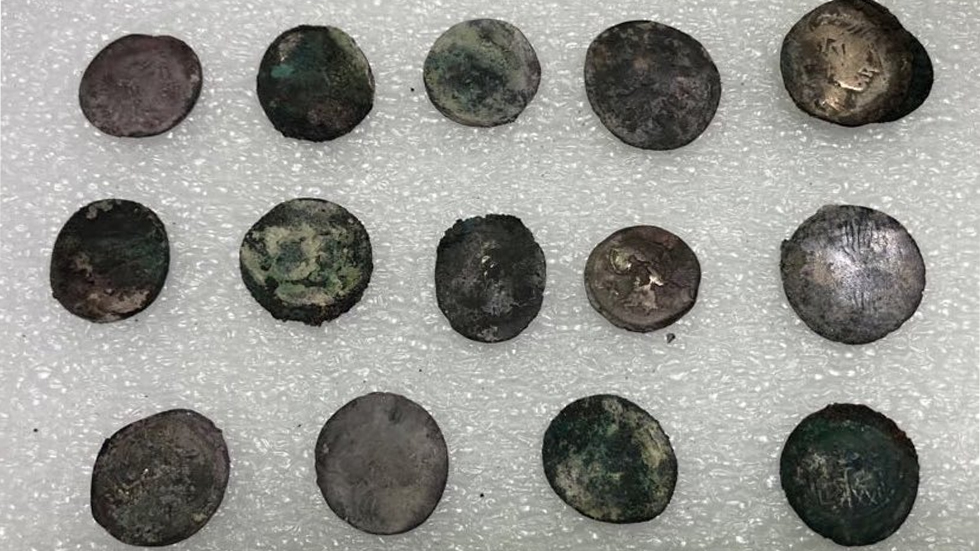 Hallan monedas de plata en cadáver petrificado de Pompeya - monedas-cadaver-pompeya-italia