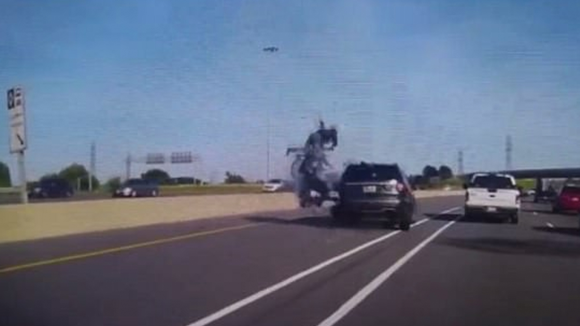 #Video Mujer muere al no respetar señalamiento en Canadá #Video Mujer muere al no respetar señalamiento en Canadá