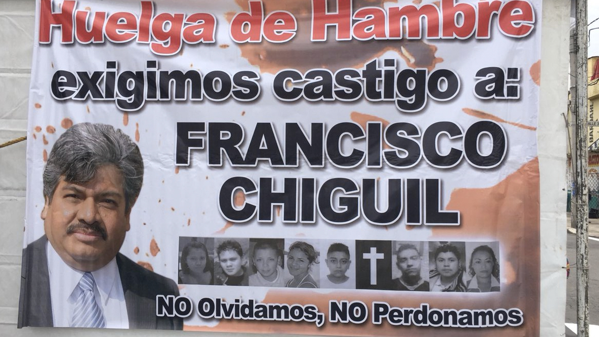 Padres de víctimas del New’s Divine inician huelga de hambre