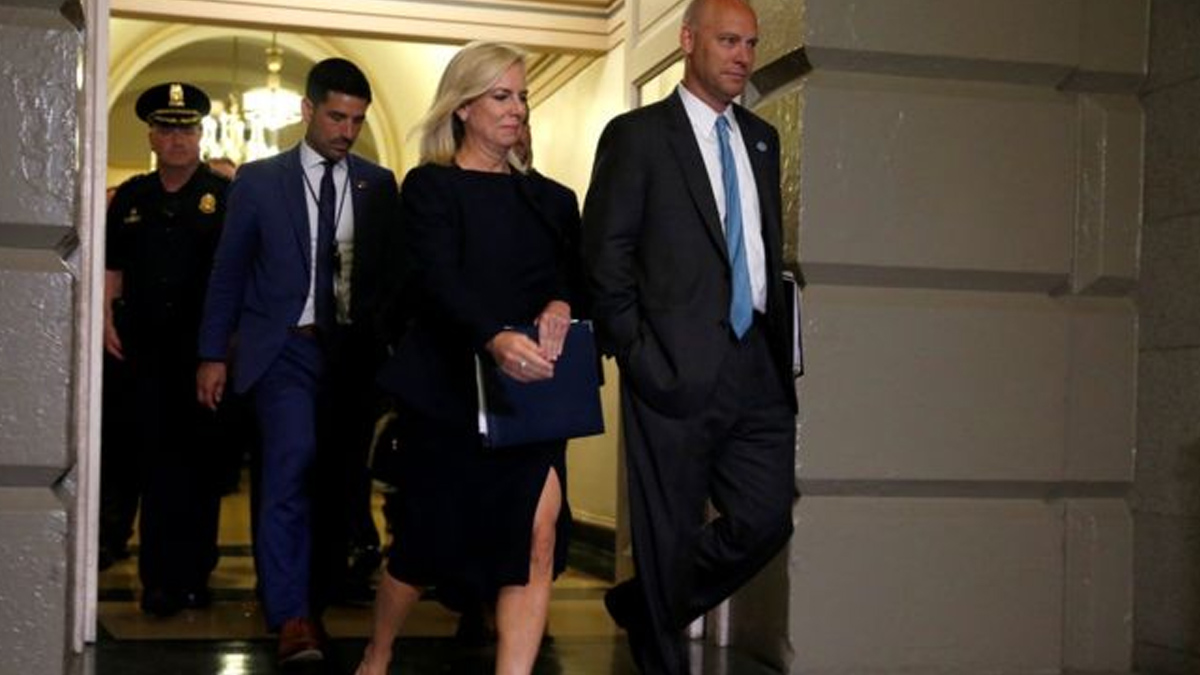 #Video Abuchean a Kirstjen Nielsen en restaurante mexicano