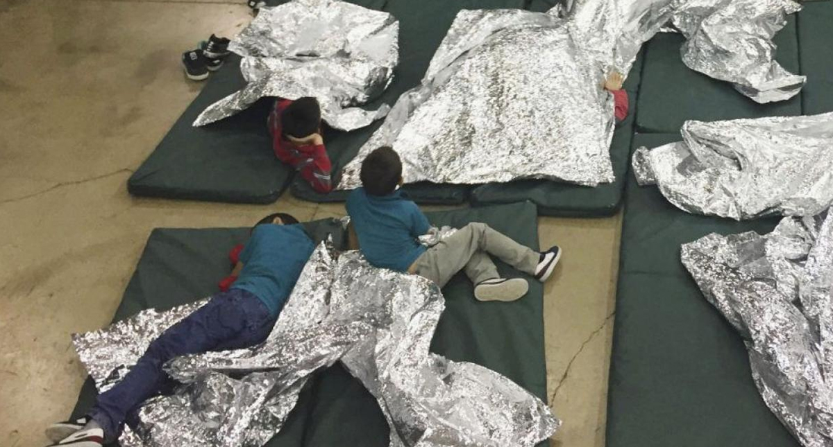 Trump pide extender plazo para reunir niños migrantes con sus padres