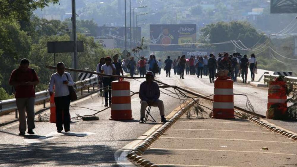 CNTE dialoga con gobierno y afecta calles en Oaxaca