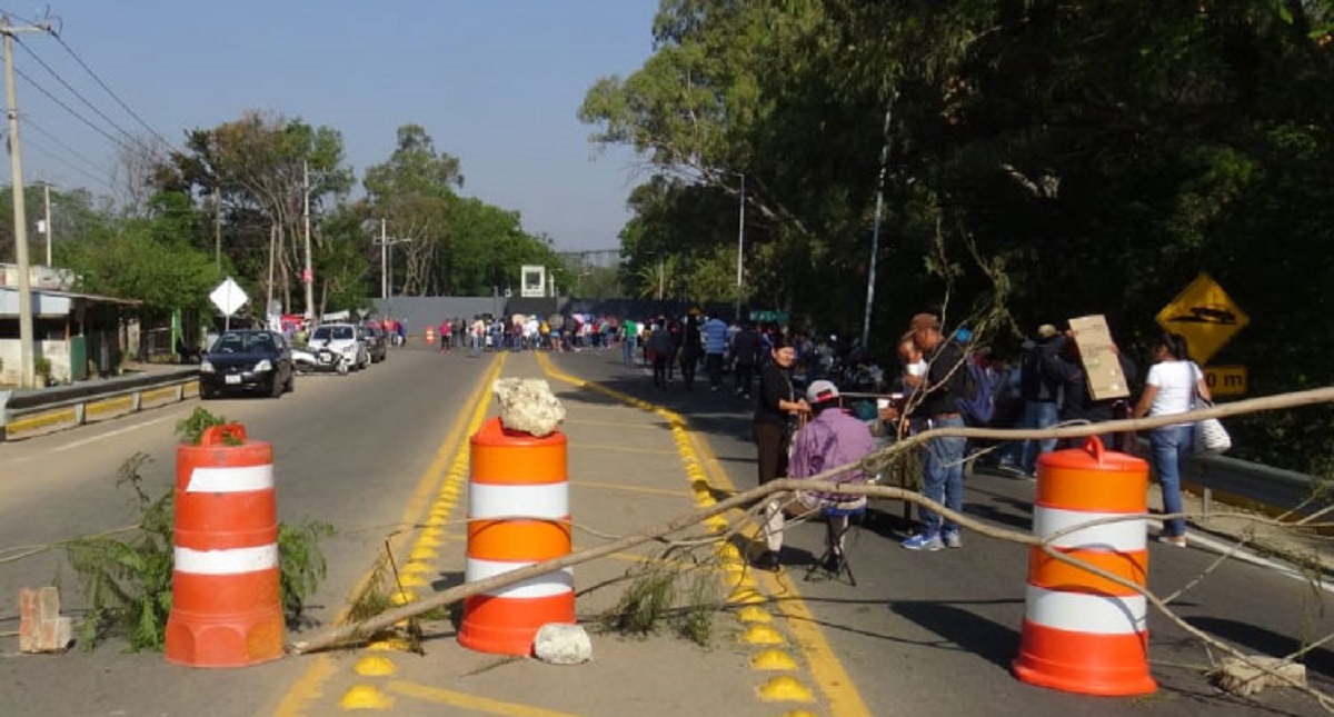 CNTE mantiene bloqueos en Oaxaca; van 5 días - oaxaca-uno-tv
