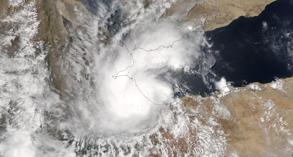 Ciclón deja lagos en desiertos de Arabia Ciclón deja lagos en desiertos de Arabia