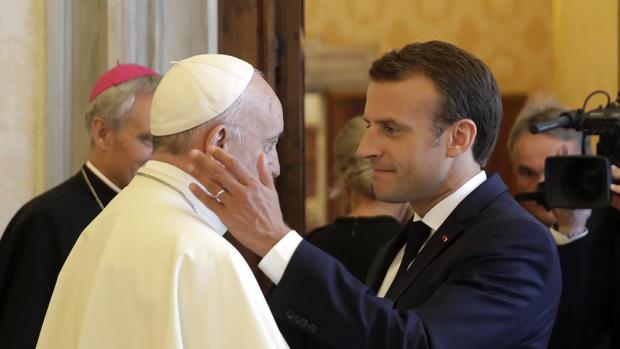 Macron se reúne por una hora con el papa Francisco - papa-francisco-macron-2