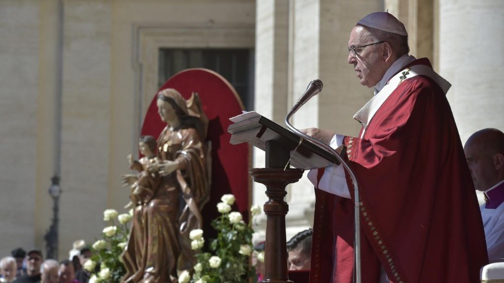 El papa Francisco distingue a tres arzobispos de México - papa-francisco