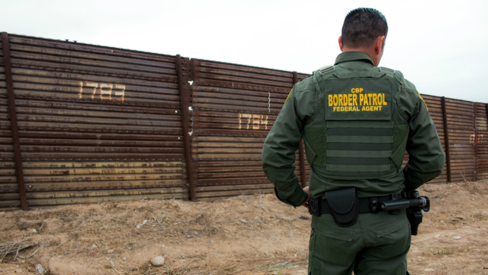 EE.UU. anuncia fin de arrestos para enjuiciar a migrantes con hijos