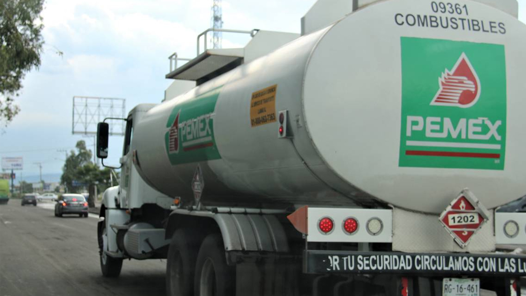 Transportistas de Pemex dejan de operar por gastos e inseguridad