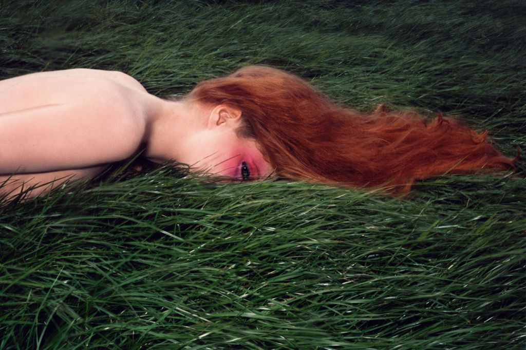 Guy Bourdin, fotógrafo de oportunidades - photography-guy-bourdin-grass