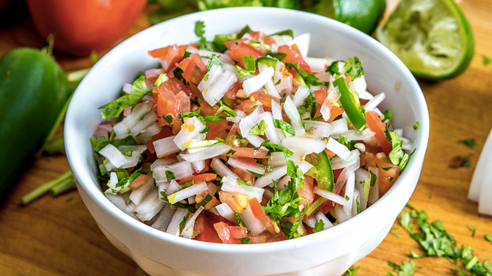 ¿De dónde viene el nombre de ‘salsa pico de gallo’? - pico-de-gallo1