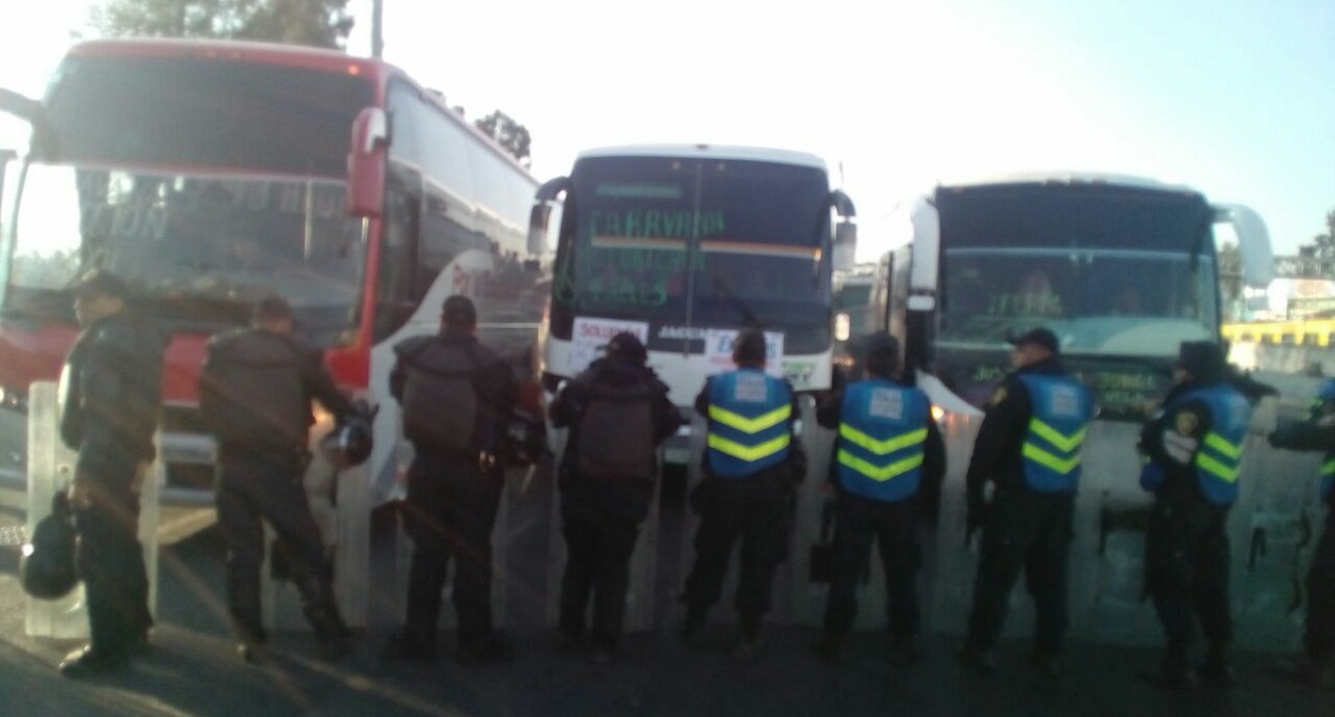 #Video Policías “encapsulan” a la CNTE en Puebla rumbo a la CDMX