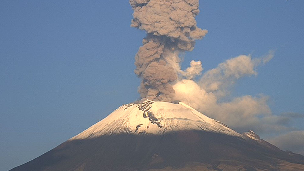 Popocatépetl registra dos explosiones esta mañana