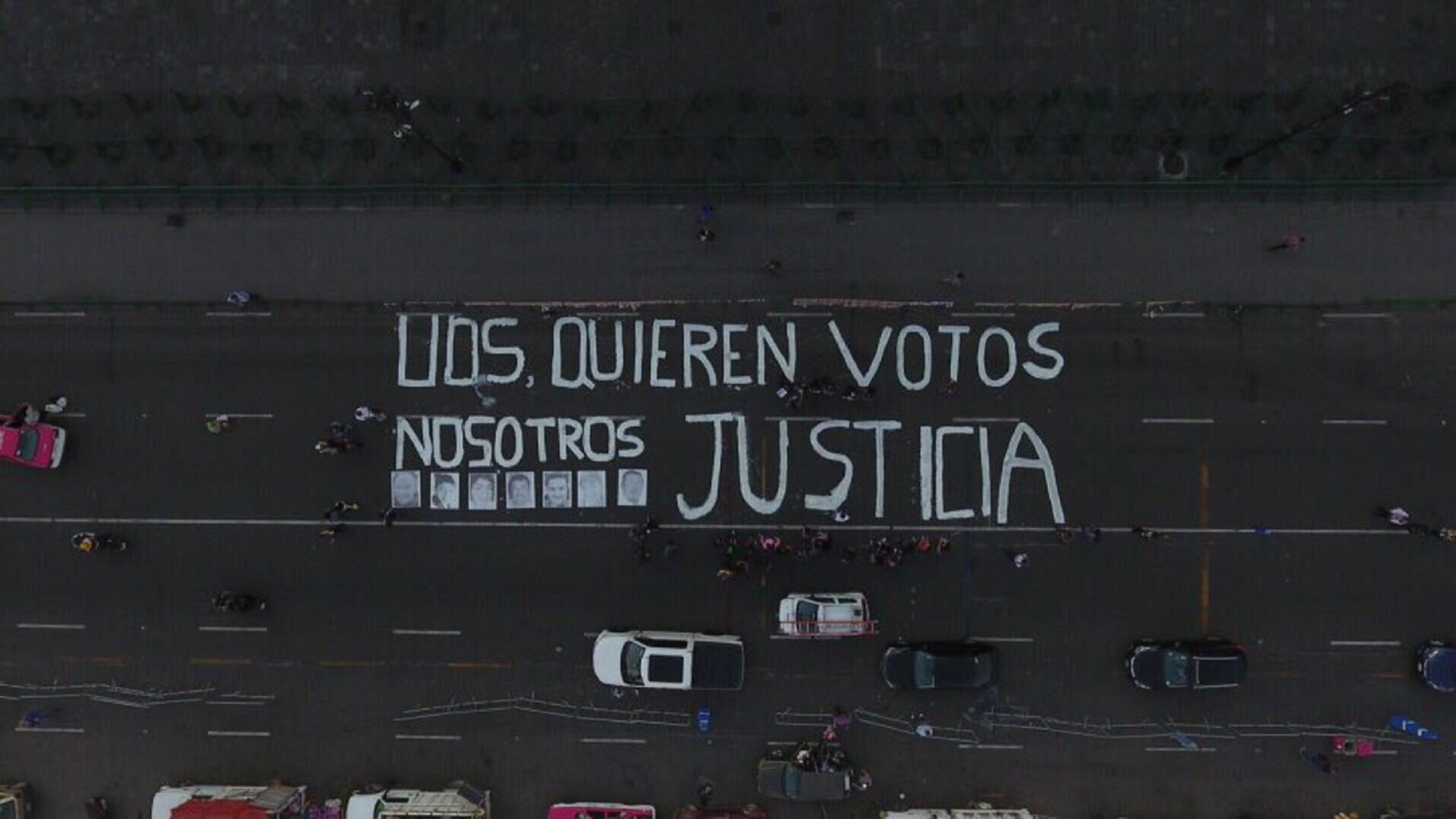 Colectivo protesta contra asesinatos de periodistas en el Zócalo