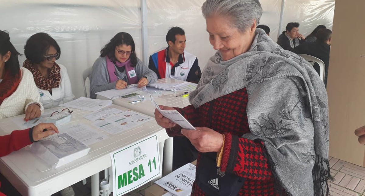 Realizan segunda vuelta de las elecciones de Colombia