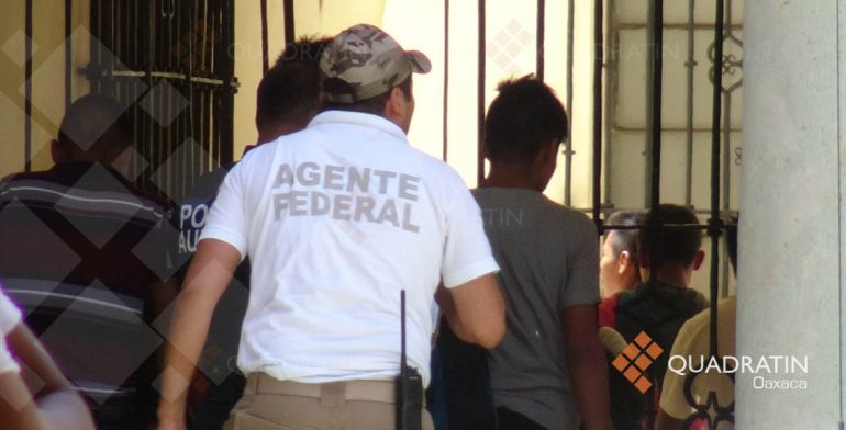 Rescatan a 55 migrantes centroamericanos en Oaxaca - rescatan-55-migrantes-oaxaca-policia