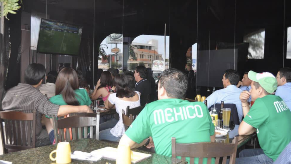 Mexicanos gastan mil 400 pesos en desayunos familiares para ver al Tri