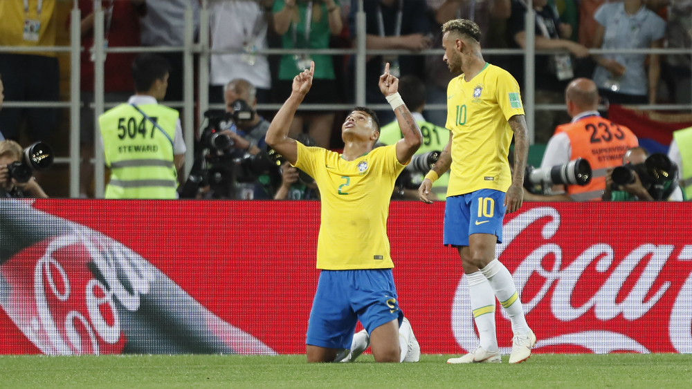 Un Brasil sin mucho brillo vence a Serbia