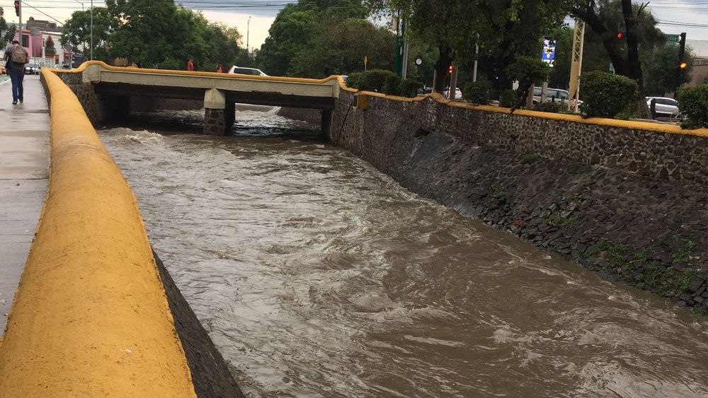 Desbordamiento de río deja 200 casas dañadas en Querétaro - rio-queretaro