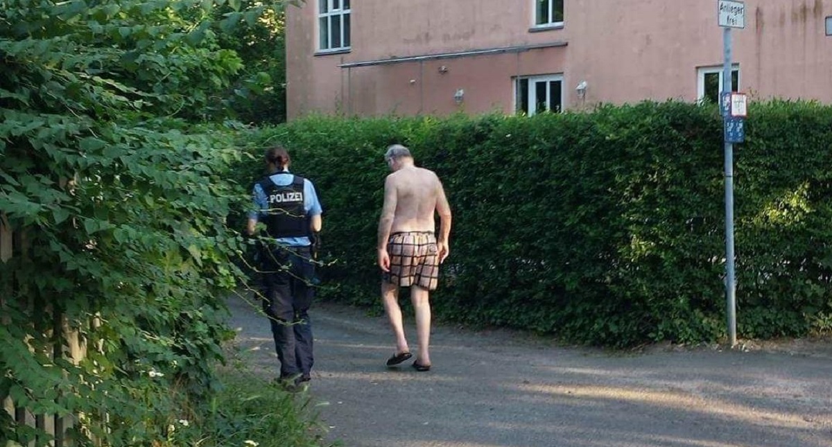 Roban ropa a político mientras nadaba en lago "por nazi" - roban-ropa-a-politico-mientras-nadaba-en-lago-por-nazi