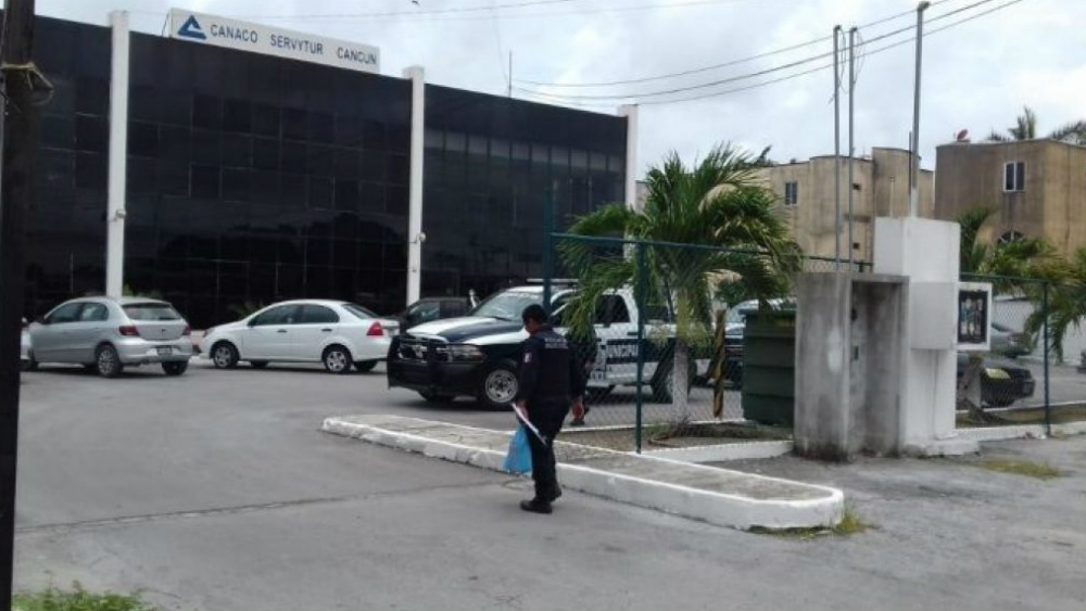Roban medio millón de pesos en estacionamiento de Cancún