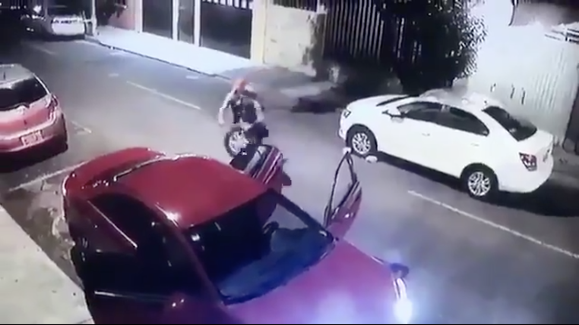 #Video En menos de un minuto, robo de llantas en GAM