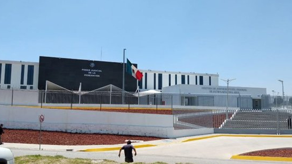 Ingresa a El Altiplano la esposa de El Mencho