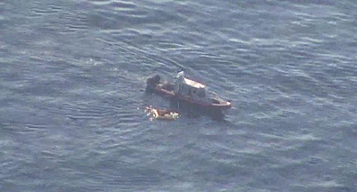 #Video Semar rescata a tripulantes de avioneta que cayó al mar
