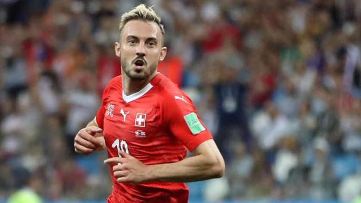 Suiza empata y avanza segunda