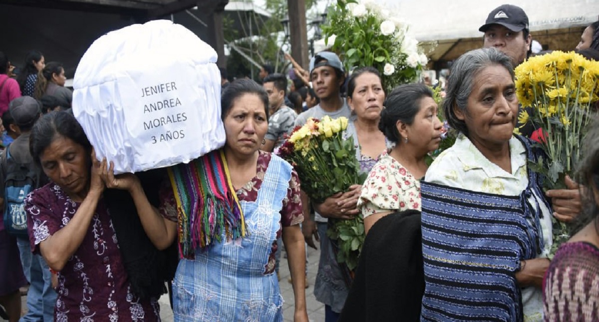 Suman 70 muertos por volcán de Fuego