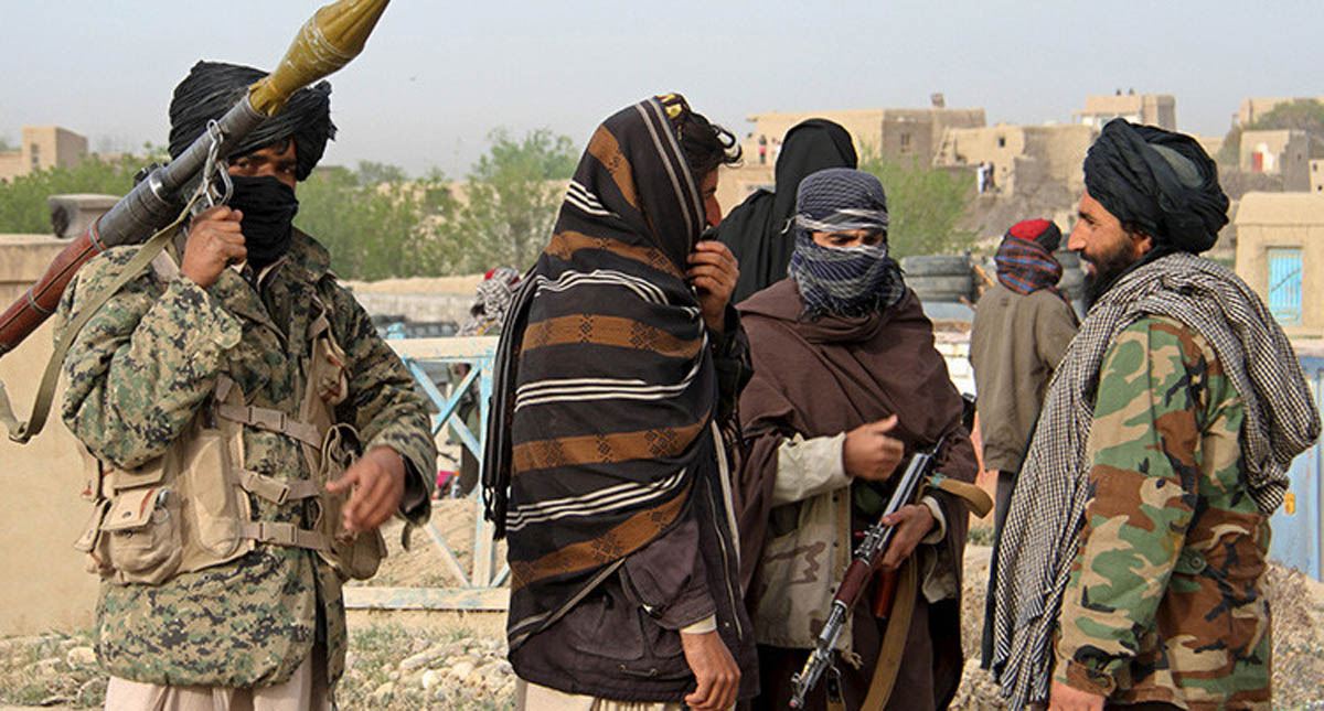 Talibanes afganos anuncian su primer alto al fuego en 17 años