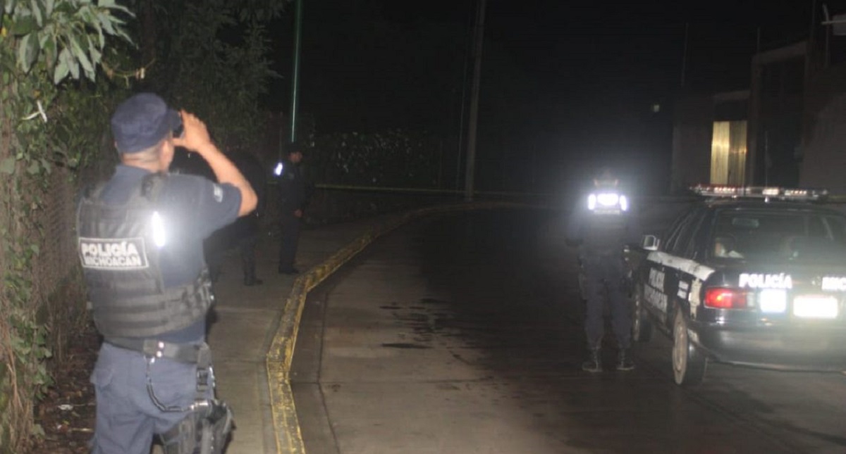 Tiran restos humanos dentro de bolsas en Michoacán