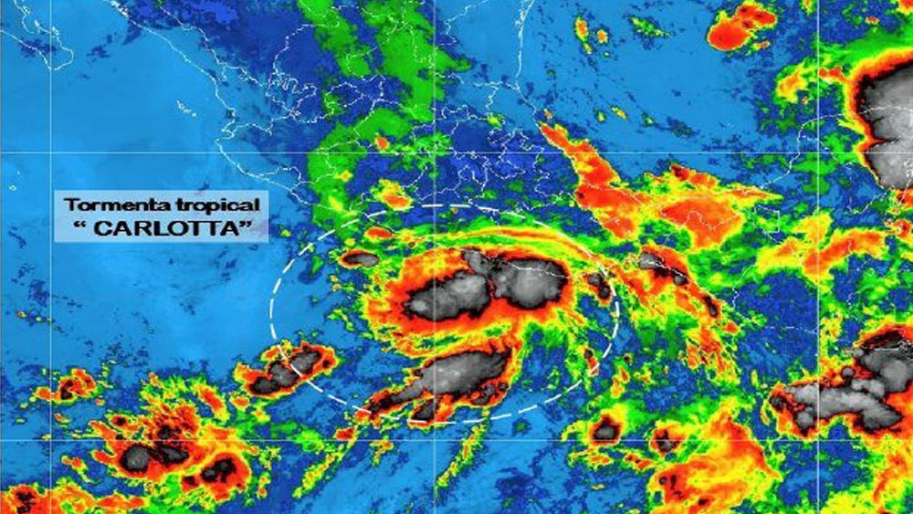 Tormenta tropical Carlotta se mantiene frente a costas de Guerrero