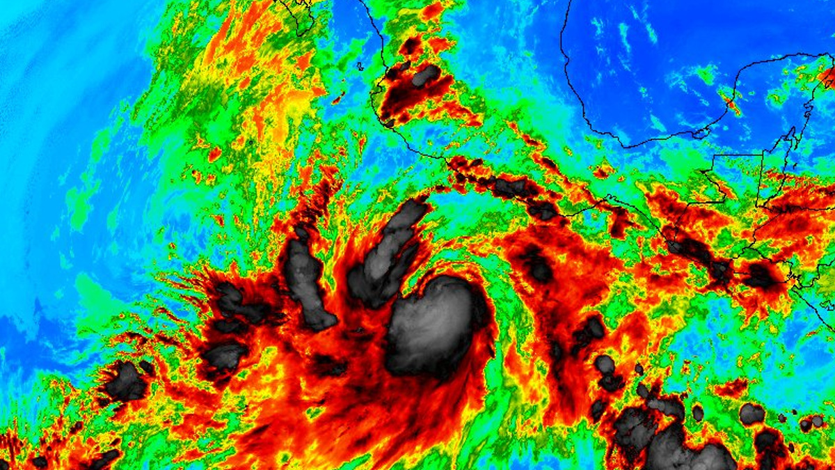Se forma la tormenta tropical Bud frente a costas de Guerrero