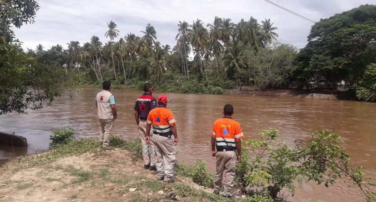 Tormenta tropical Bud provoca alto oleaje en Guerrero - tormenta-tropical-bud-provoca-alto-oleaje-en-playas-de-guerrero
