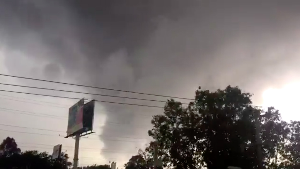 #Video Se forma supuesto tornado durante tormenta en Guadalajara