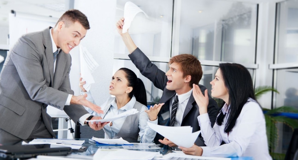 En México, 95 por ciento de las empresas tienen conflictos laborales - trabajo-pelea-conflicto-laboral