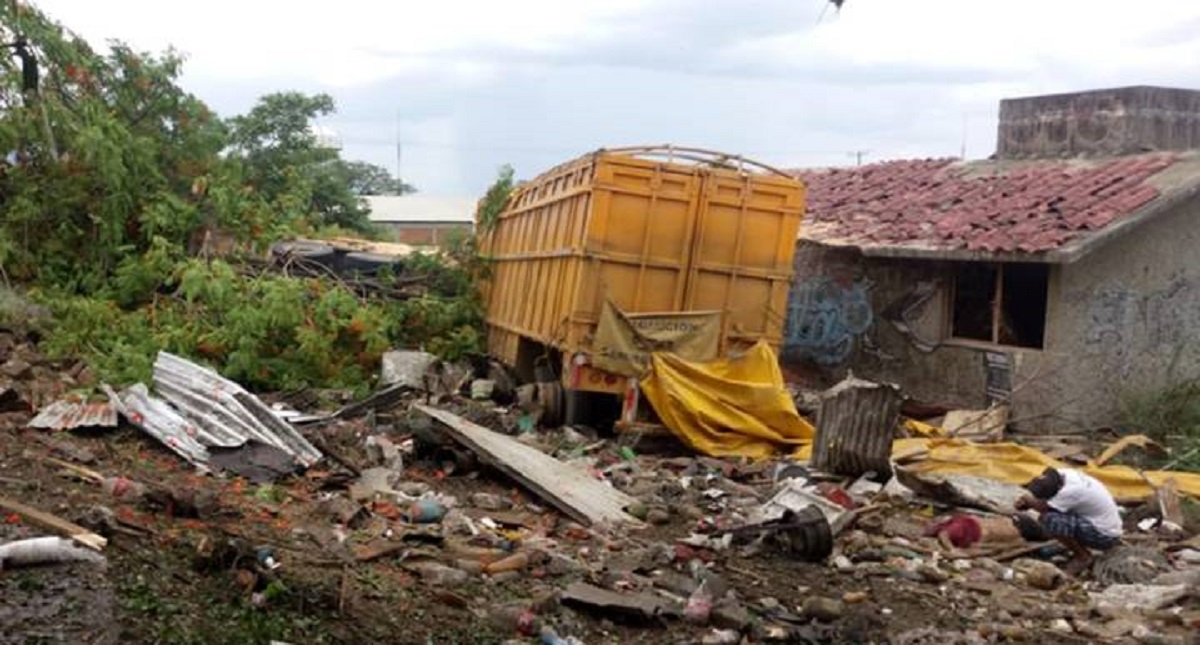 #Video Pierde el control de tráiler y mata a siete en Chiapas - trailero-se-queda-sin-frenos-y-mata-a-siete-en-chiapas