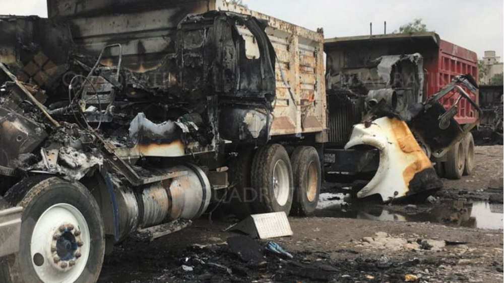 Comando incendia tractocamiones en Hidalgo; hay seis heridos