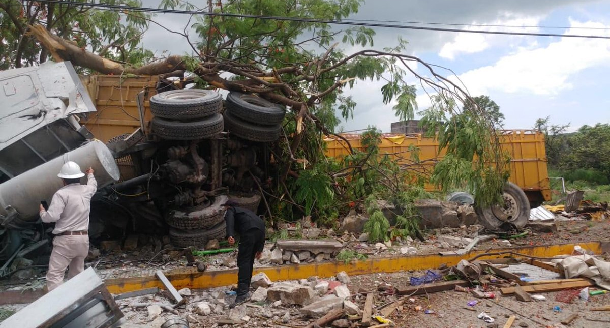 Tráiler se queda sin frenos y mata a siete personas en Tuxtla Gutiérrez - tuxtla-gutierrez-trailer-frenos-maestros-2