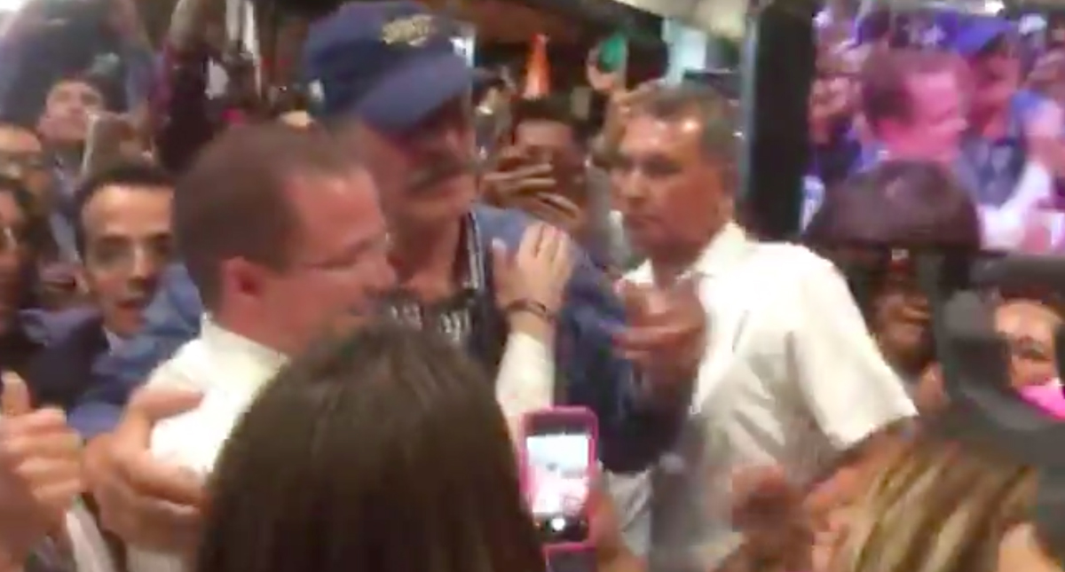 #Video Vicente Fox recibe a Ricardo Anaya en el AICM