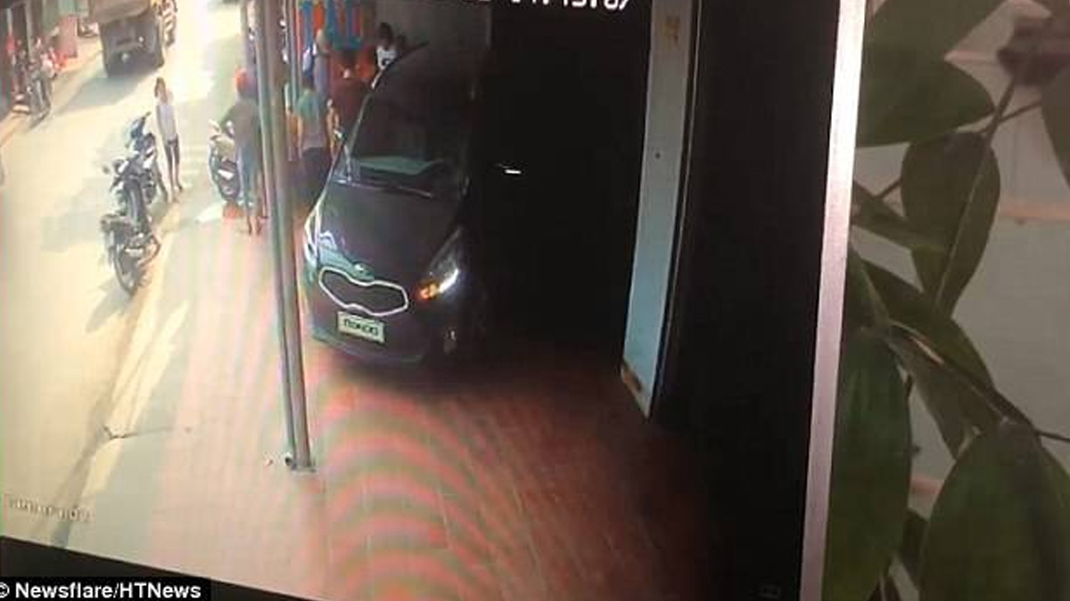 #Video Conductora aplasta a hombre que la ayudaba a estacionarse