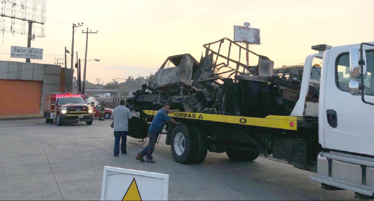 Volcadura e incendio de tráiler paralizan la México-Pachuca - volcadura-e-incendio-de-trailer-paran-la-mexico-pachuca