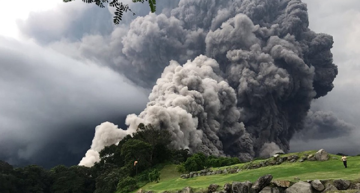 Aumenta actividad explosiva en el volcán de Fuego - volcan-de-fuego1-1