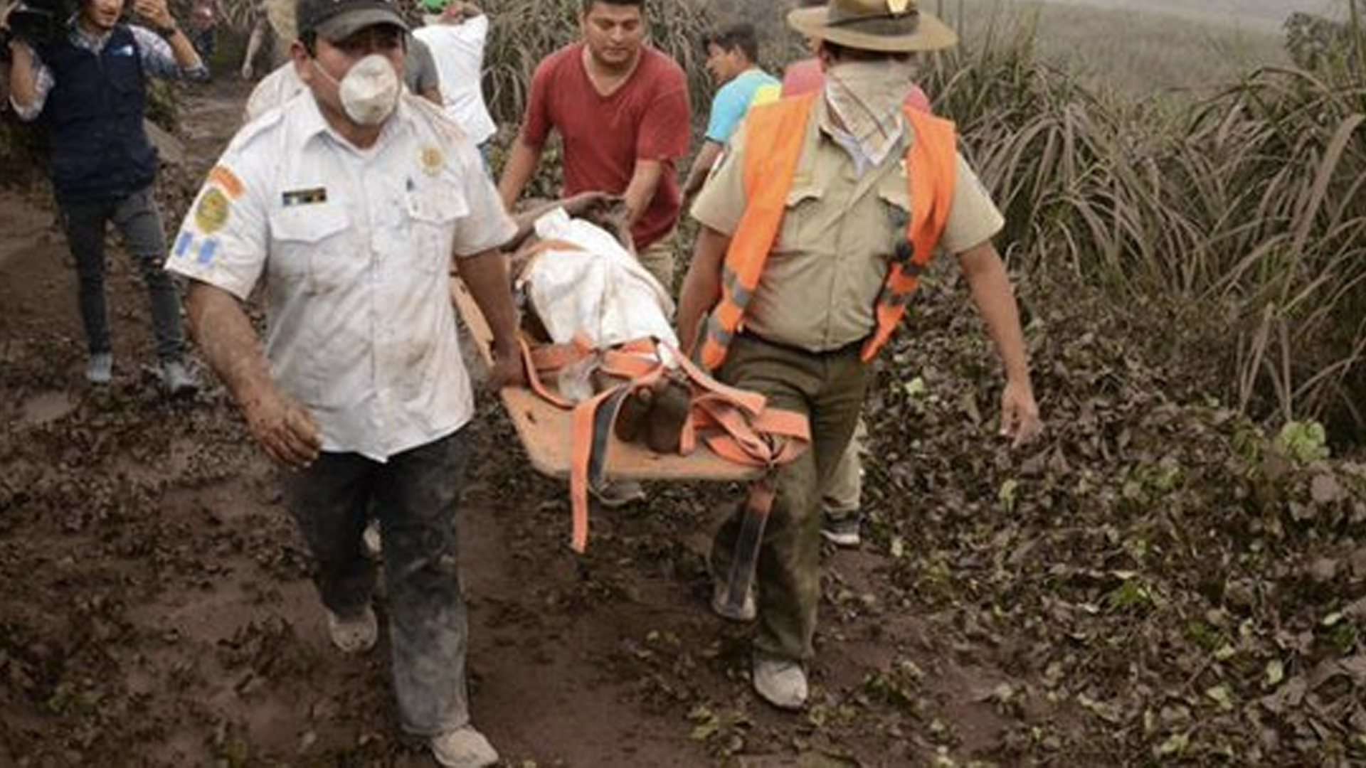 Aumenta a 38 el número de muertos por erupción en Guatemala
